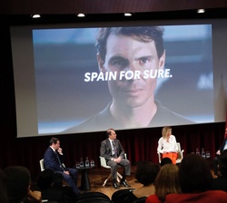 Lanzamiento de la campaña "Spain for Sure", con los embajadores de la Marca España al fondo